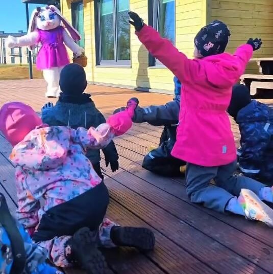 Kutsu lõbus Jänese maskott oma üritusele