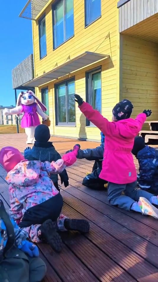 Kutsu lõbus Jänese maskott oma üritusele